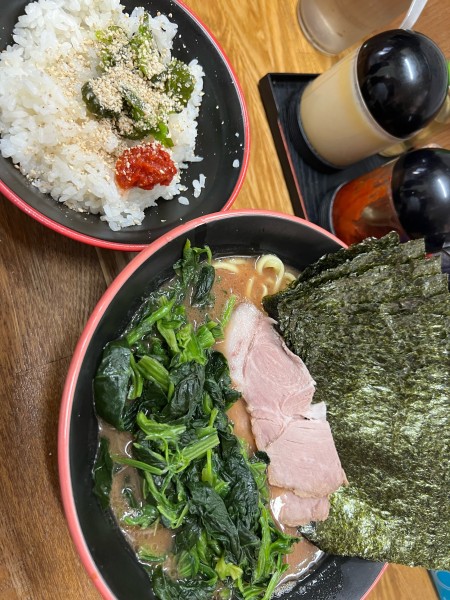 「海苔ほうれん草ラーメン、硬め」@麺家 紫極の写真