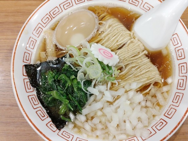 「あっさり煮干＋煮卵＋玉葱」@喜多方食堂 山海の写真
