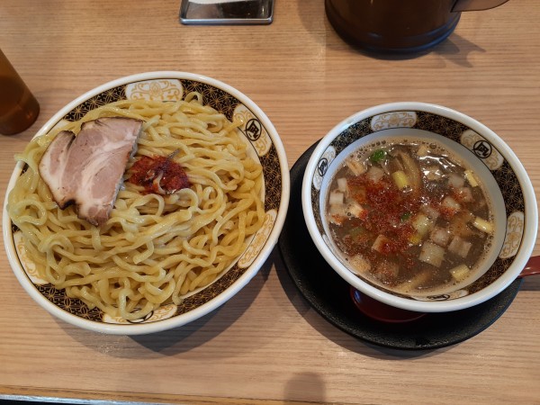 「凄い煮干しつけ麺、特盛」@どうけん 新百合ヶ丘マプレ店の写真