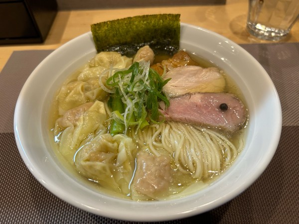 「ワンタン塩らぁめん1250円」@麺や旬香の写真