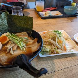 特製醤油らーめん+野菜+ニンニク