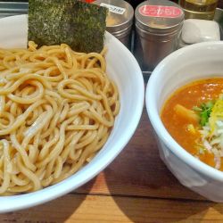 辛つけ麺（大）辛さ普通、あつもり