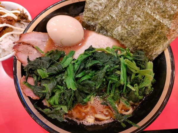 「ほうれん草ラーメン 味玉」@横浜家系ラーメン 大輝家の写真