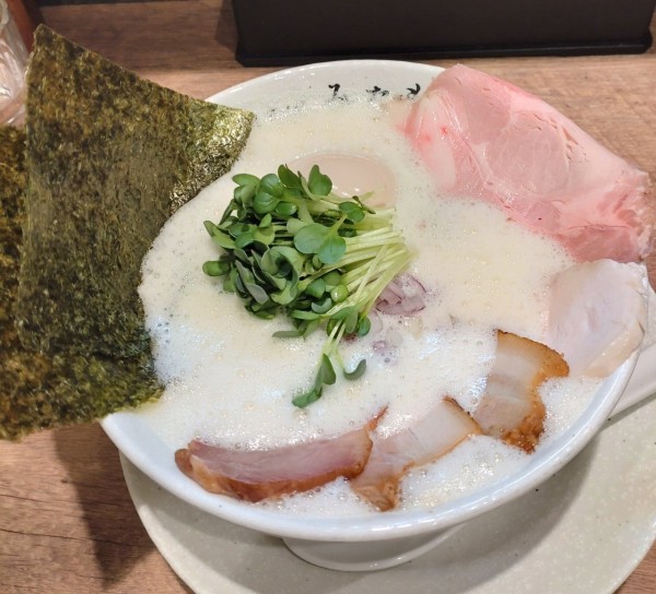 「特製鶏白湯そば塩＋炙りチーズ追い飯」@鶏そば みなもの写真