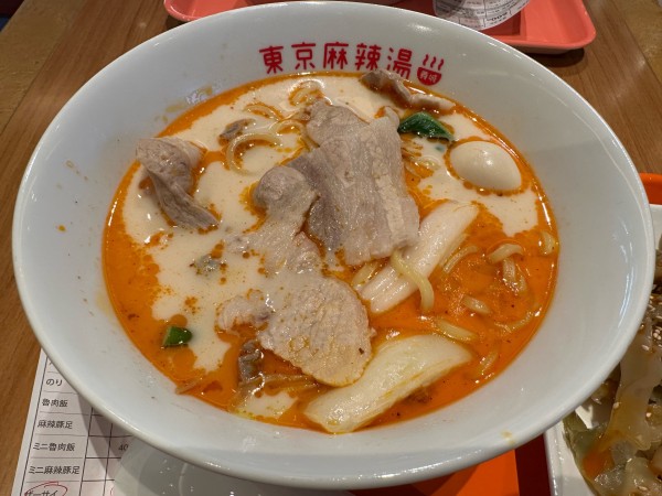 「辛さ2+シビレ多+中華麺(後に追加麺を春雨)」@薬膳スープ春雨専門店 東京麻辣湯 アクアシティお台場店の写真