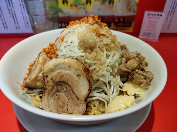 「猛烈ニンニク背脂まぜそば　麺大盛り(300g) どっさりほぐしチ」@これだ！！製麺 今伊勢店の写真