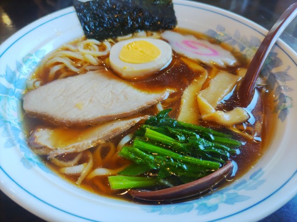 「らーめん 750円」@秀佳亭の写真