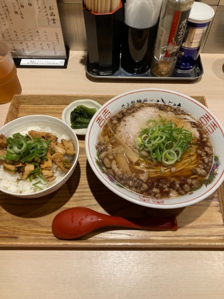 「尾道ラーメン＋チャーシュー丼セット」@尾道ラーメン 八じゅう 蒲田本店の写真