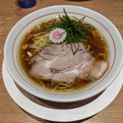 丸鶏醤油らーめん