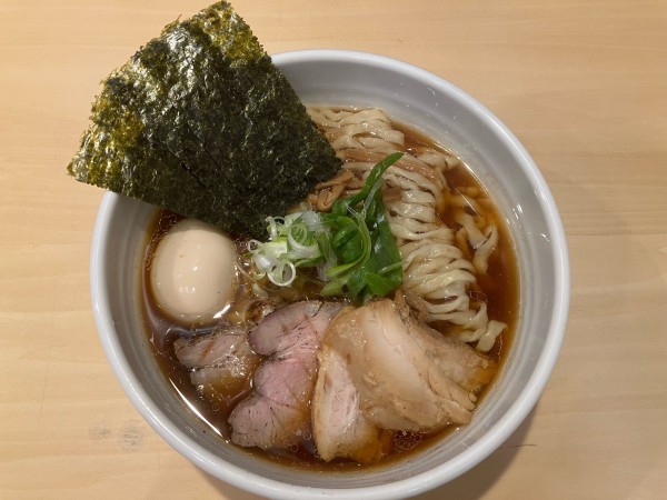 「特製軍鶏そば　醤油」@麺庭 つむぎの写真