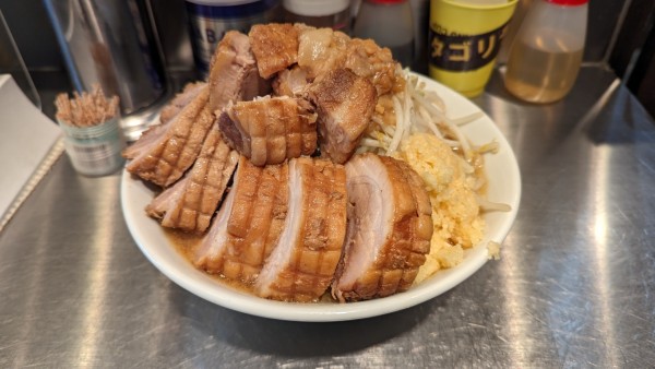 「豚増しラーメン(250g・ブタ５枚)」@ブタゴリラの写真