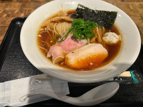 「黒薩摩醤油1000円」@特級鶏蕎麦 龍介 PLAY atre TSUCHIURA店の写真