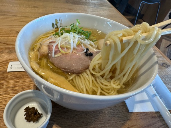 「味玉塩らぁ麺1000円」@らぁ麺 はやし田 TXGAおおたかの森店の写真