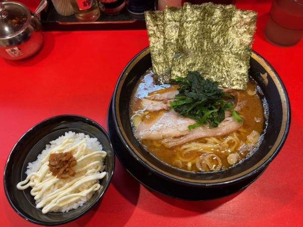 「朝ラーメン（並）＋無料ライス」@横浜家系ラーメン 志田家 蒲田店の写真