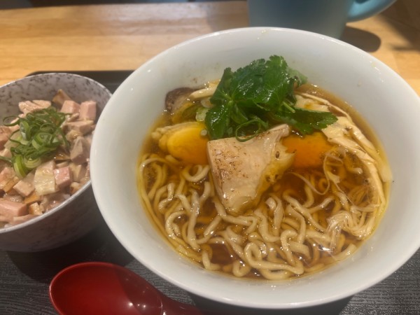 「地鶏らーめん 醤油 鶏豚ミックスチャーシュー丼」@超純水採麺 天国屋の写真