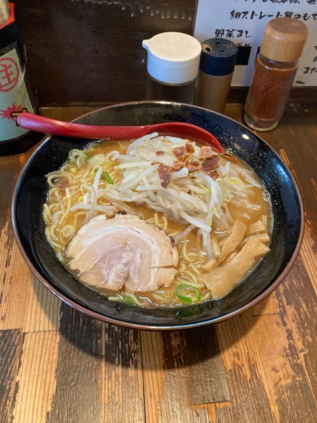 「魚介系醤油らーめん」@つけめん らーめん 荒海の写真