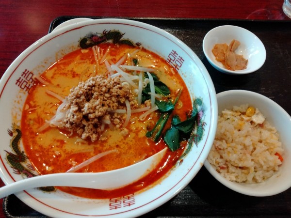 「担々麺＋半チャーハンセット」@本格四川中華料理 王さん私家菜 上野御徒町店の写真