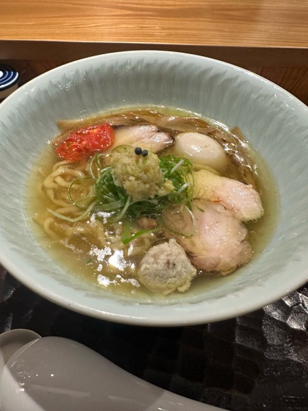 「塩そば味玉」@饗 くろ㐂の写真