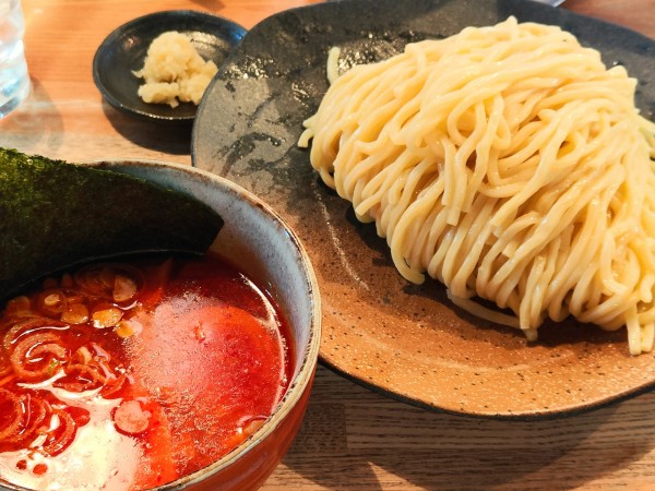 「辛味つけ麺大盛り辛味MAX＋つぶし生にんにくW」@つけ麺屋 やすべえ 高田馬場店の写真