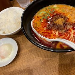 豚骨担々麺980円+半熟玉子120円+ライス150円