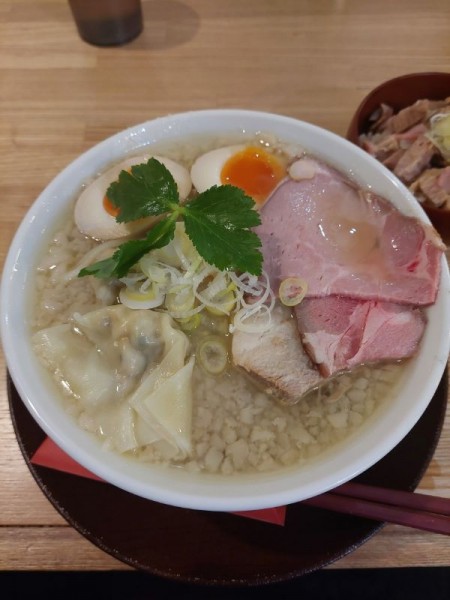 「特製背脂そば+チャーシュー丼」@手打ち正麺 Hachimitsuの写真