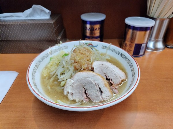 「小ラーメン コール：ニンニクアブラ」@ラーメン豚山 大塚店の写真