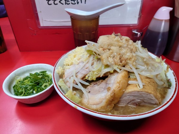 「ラーメン 九条ネギ  野菜  ニンニク  アブラ」@ラーメン二郎 京都店の写真