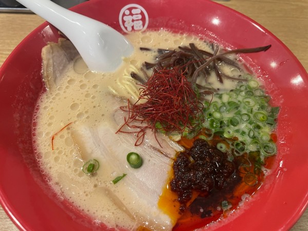 「辛辛ラーメン（バリカタ）：630円」@豚骨ラーメン 福の軒の写真
