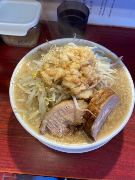 「ラーメン、ヤサイ、アブラ(900円)」@麺 五六の写真