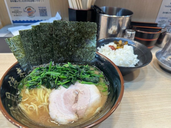 「ほうれん草増しらーめん並＋のり」@二代目 渡来武の写真