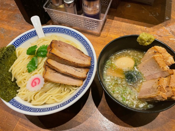 「特製炙りチャーシュー塩つけ麺（特盛）＋チャーシュートッピング」@めいげんその写真