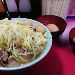 小ラーメン、生卵、ウズラ、甘～い脂