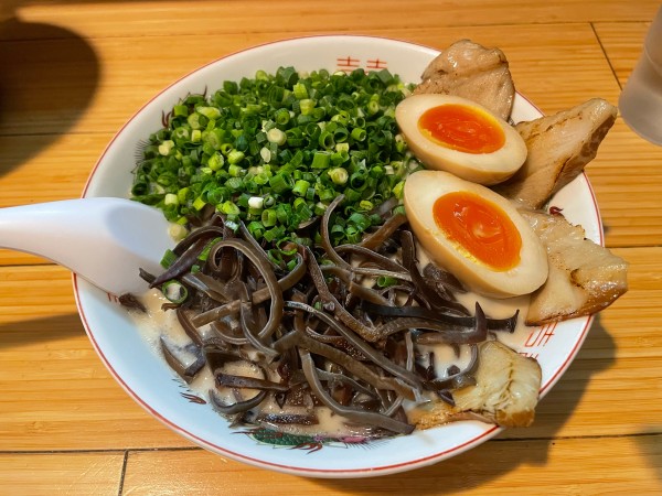 「博多豚骨ラーメン」@コハクノトキの写真