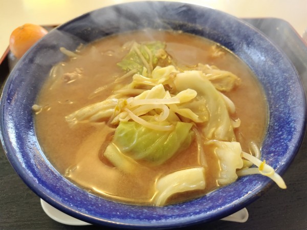 「みそラーメン +みかん:サービス」@慶楽の写真