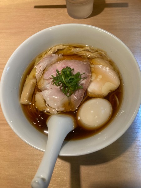 「味玉醤油らぁ麺」@らぁ麺 はやし田 新宿本店の写真