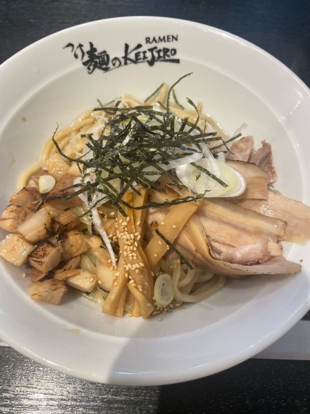 「まぜ麺 +炙り、ゴロゴロチャーシュー」@麺やKEIJIRO 宮古店の写真