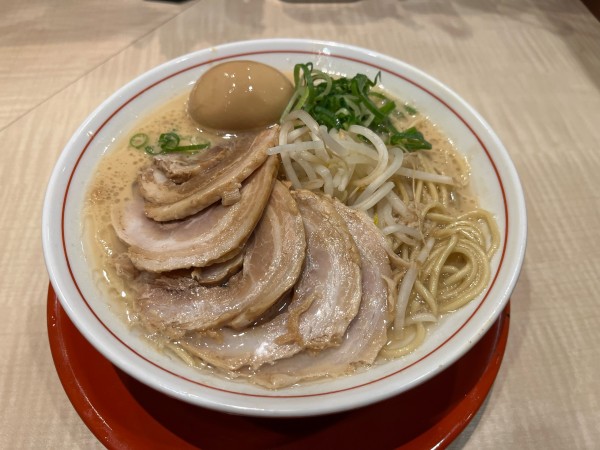 「豚玉ラーメン+チャーシュー2枚」@替玉千里眼 志木店の写真
