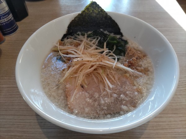 「コッテリの塩らー麺+サービス小ライス」@コッテリの塩らー麺専門店 MANNISH 日暮里店の写真