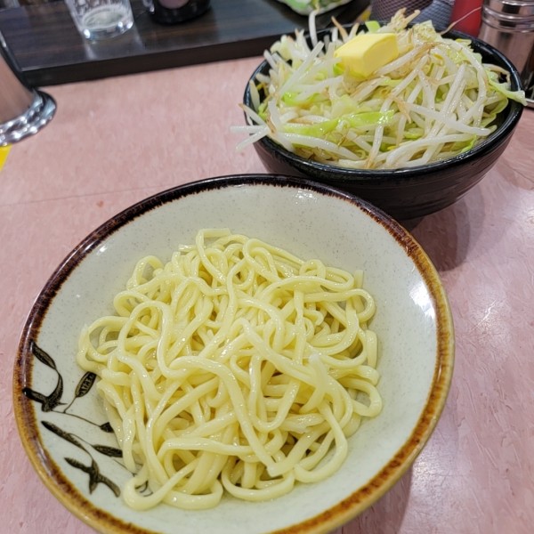 「もりそば小麺カタメ塩味変更バター野菜」@所沢大勝軒の写真
