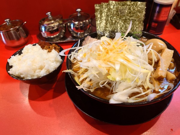 「大ラーメン 辛ネギ メンマ 味玉 ライス✖️２硬め濃いめ多め」@横浜家系ラーメン 志田家 蒲田店の写真