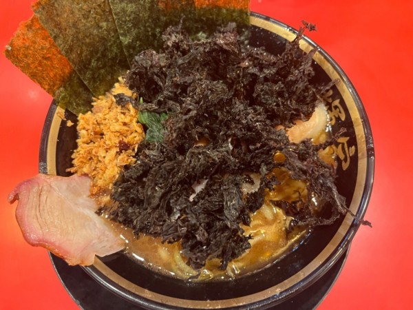 「ラーメン(並)800円＋岩のり200円＋Twitterフライ」@横浜家系ラーメン 大輝家の写真