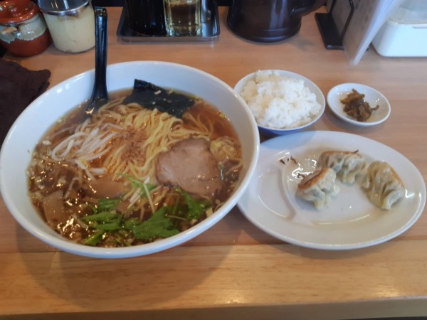 「手打ちラーメン大盛り(1050円) ランチセット(300円)」@ゴリララーメンの写真