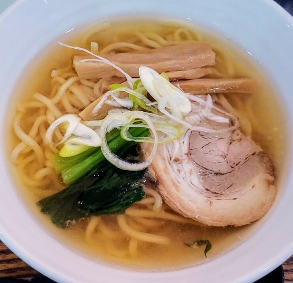 「白醤油らーめん ￥0（クーポン利用通常￥650）＋餃子 ￥4」@らーめん はなはなの写真