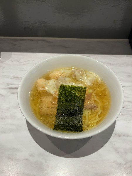 「肉・海老ワンタン麺 白（1200円）」@Ramen  KURUMUの写真