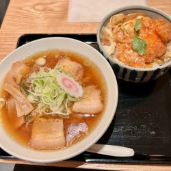 ちゃん系中華そば（醤油）＋ミニカツ丼セット（1650円）