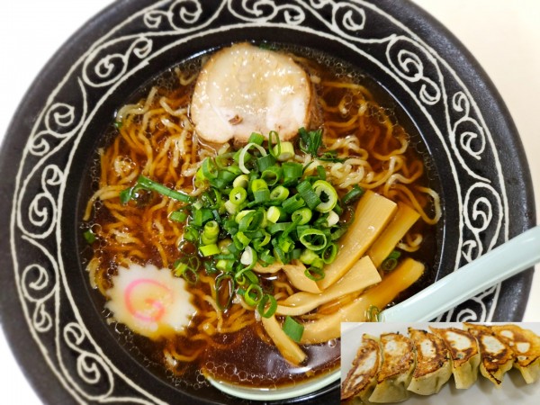 「ラーメン(細麺)＋ギョーザ」@らあめんやの写真