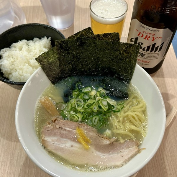 「貝出汁ラーメン 塩＋サービスライス＋アサヒスーパードライ中瓶」@VON GOSSOの写真