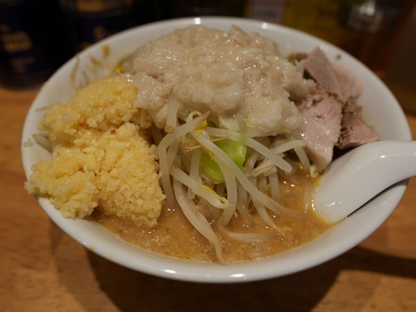 「味噌らーめん ニンニクマシマシ＋脂マシマシ」@自家製麺 毘舎利の写真