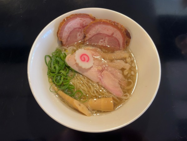「にんにく薫る塩らぁ麺＋牛チャーシュー」@らぁ麺屋のさかいさんの写真