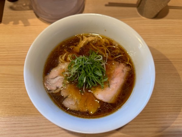 「醤油らぁ麺 1100円」@中村麺三郎商店の写真